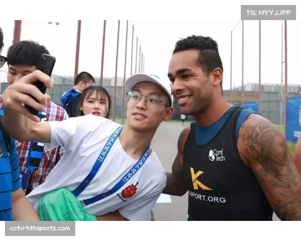 鹈鹕队举办球迷开放日，数千球迷参与互动活动